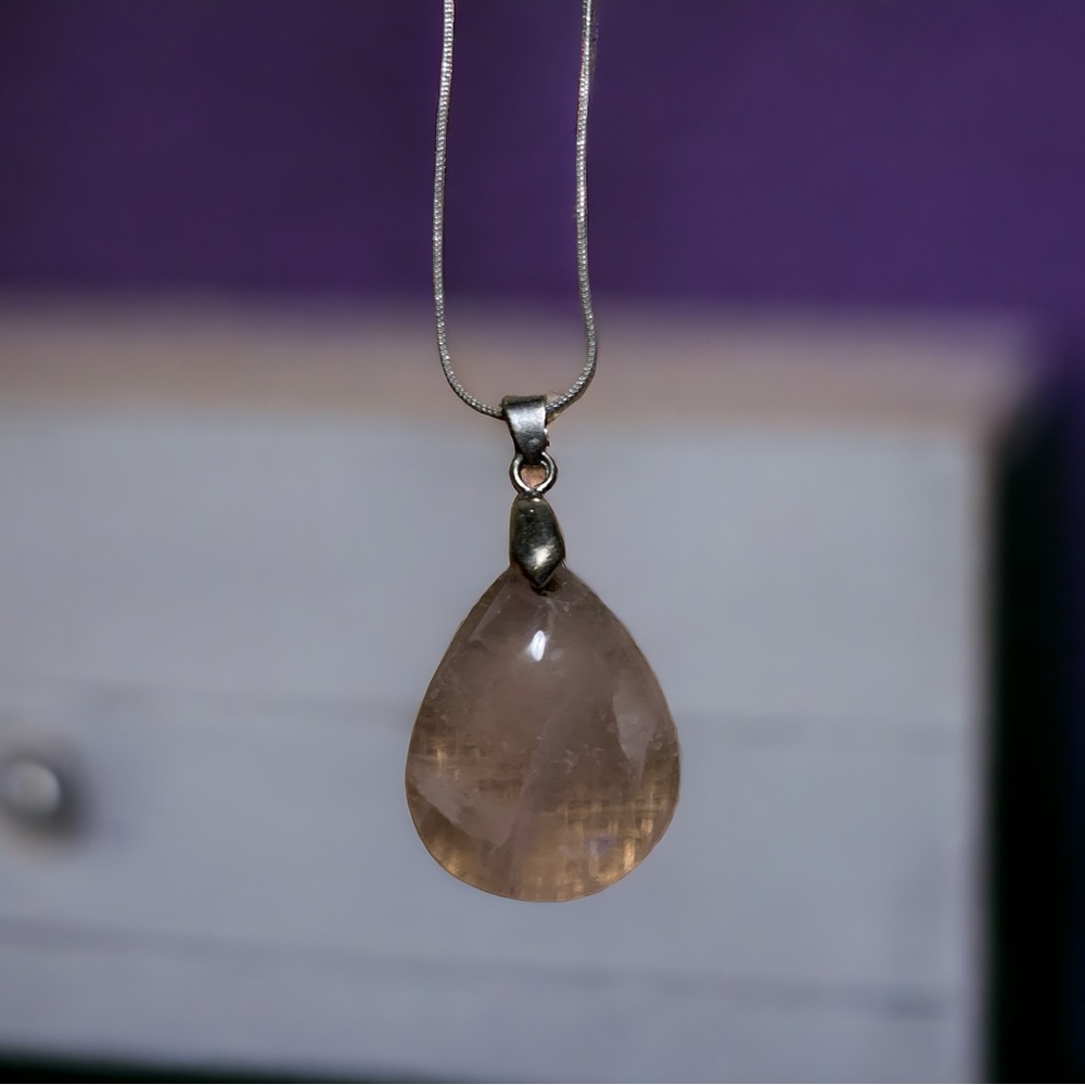 Rose quartz pendant NWT